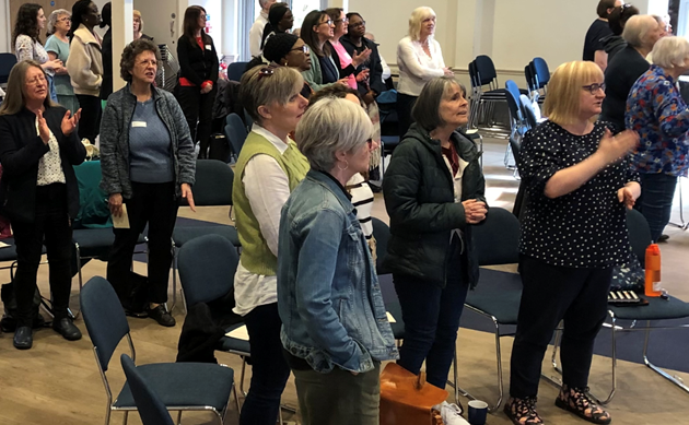 women singing in congregation